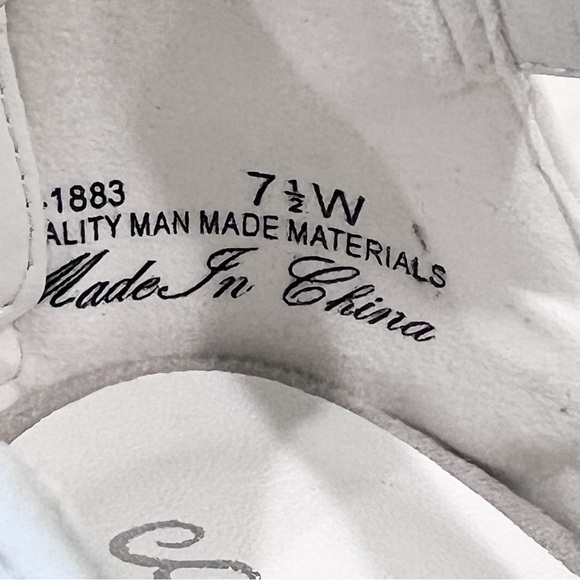 Easy Street Amaze Strappy Block Heel Sandals Back Zip White 7.5 Wide NEW - Picture 15 of 16